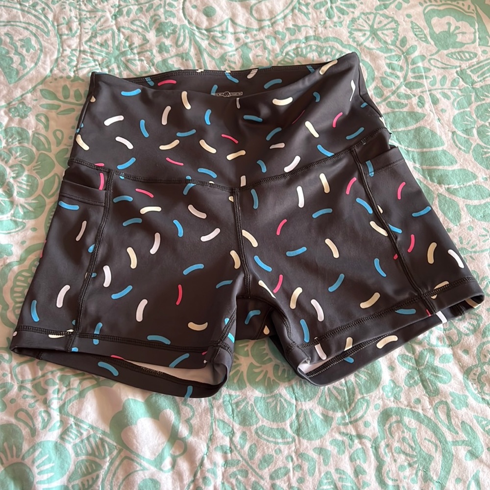 Compressive high rise shorts